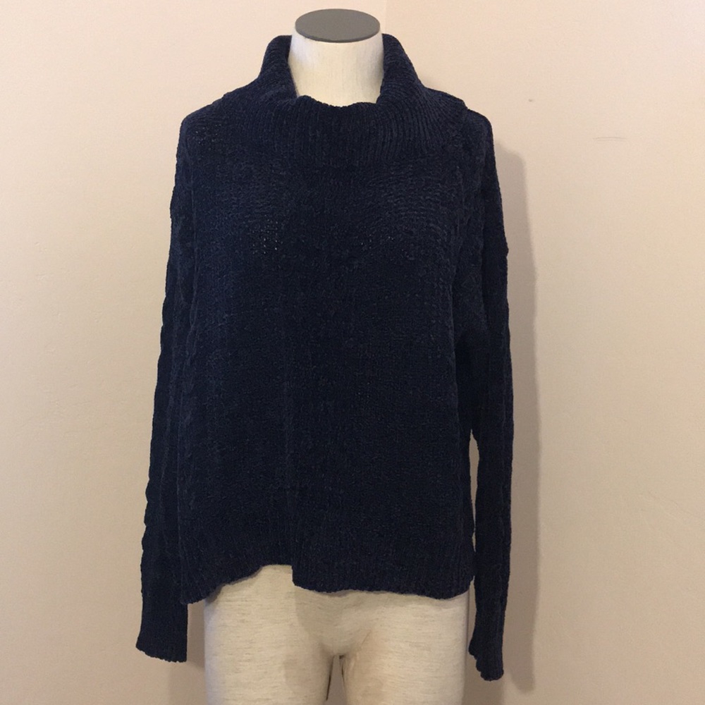Loose fit navy blue knit sweater